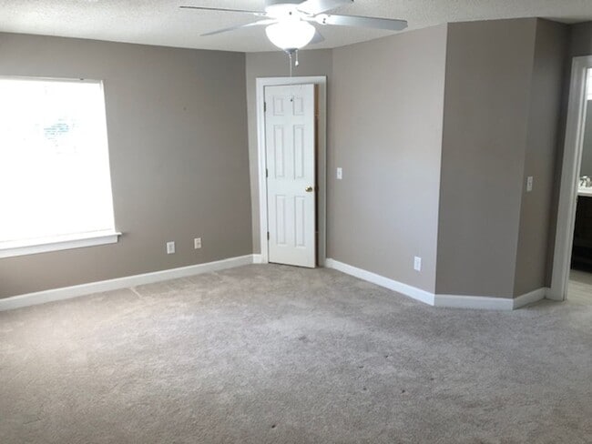 Building Photo - 4384 Daphne Ln