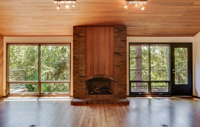 Building Photo - 4Bed, 3Bath Home in West Slope / Raleigh H...