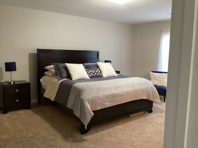 Building Photo - Gorgeous Four Bedroom Home in Northeast Co...