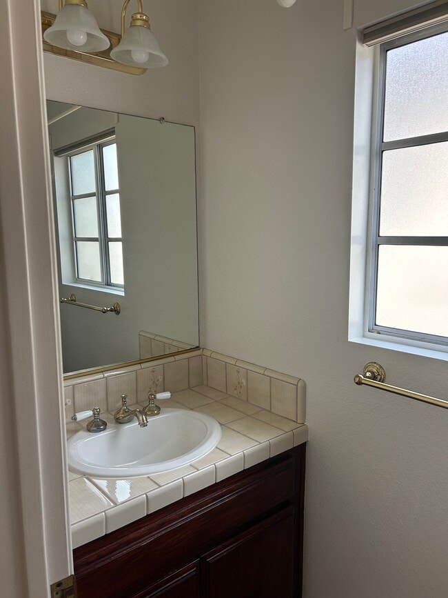 Main 1/2 bath - 1713 Goodman Ave