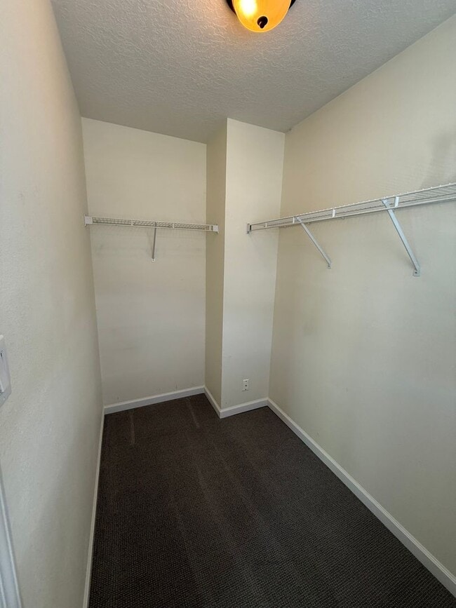 Building Photo - Great Location Near Altura Park