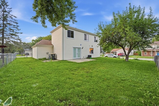 Building Photo - 5039 Chambers Dr