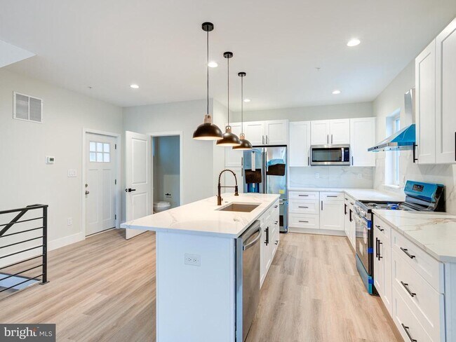 Building Photo - 632 Moyer St