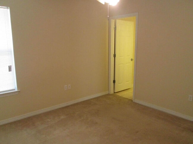 Building Photo - 7470 Autumn Trace Blvd