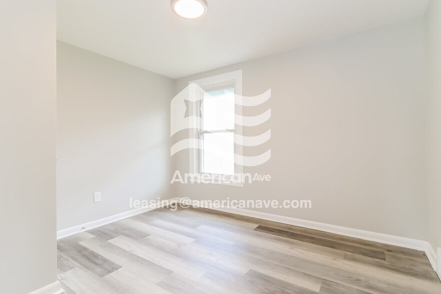 Building Photo - 337 George St