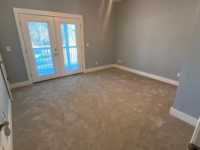 Building Photo - Marlin Pl - PCB