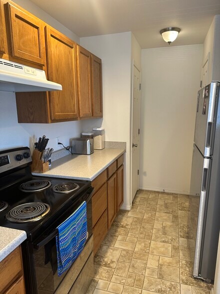 Building Photo - 1096 Longbow Ln