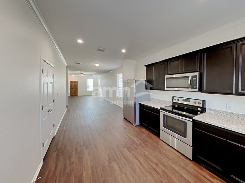 Building Photo - 150 Texas Thistle