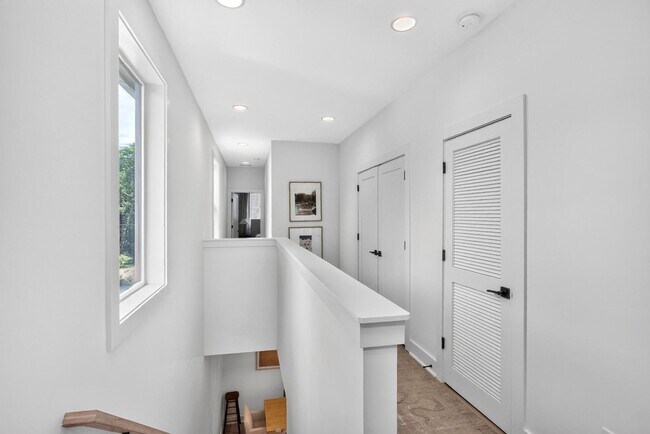 Building Photo - 926A Strouse Ave