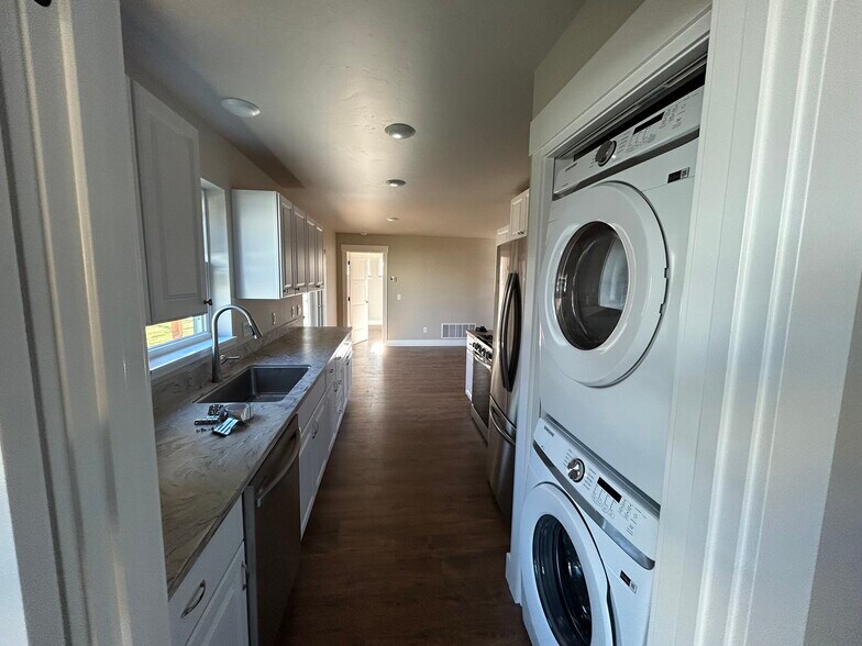 Washer Dryer KitchenKitchen - 236 W Kent Ave