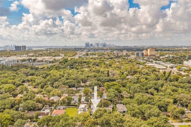 Building Photo - 320 NE 88th St