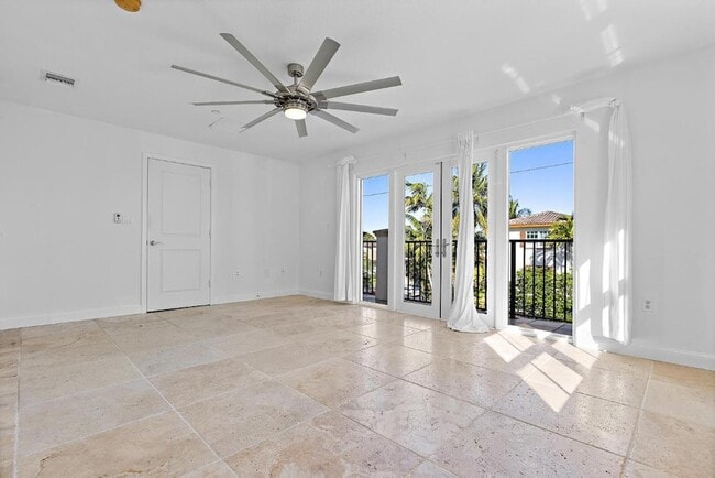 Building Photo - 1600 NE 9th St