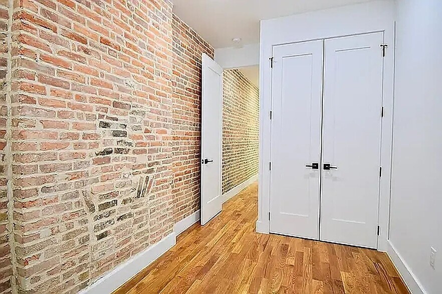 Building Photo - 588 Quincy St