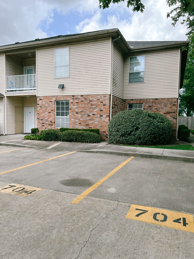 Building Photo - 900 Dean Lee Dr