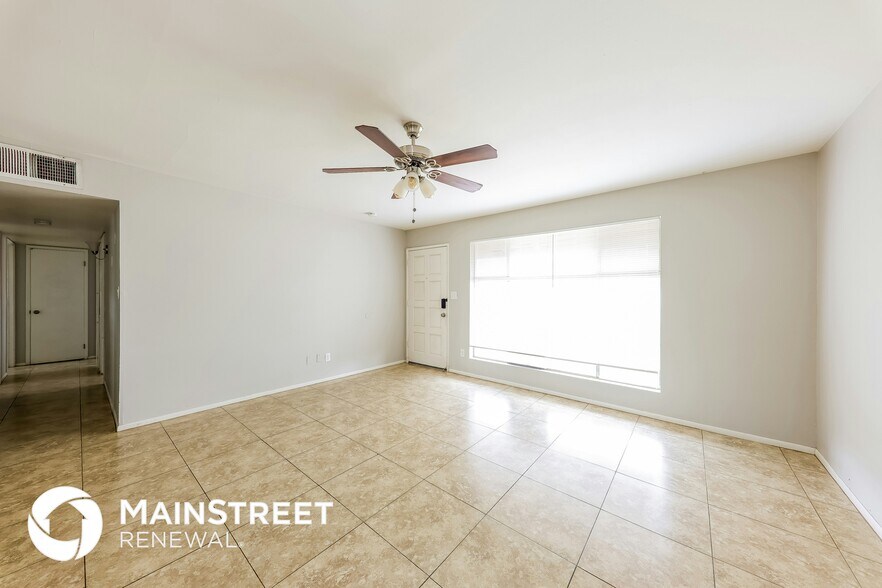 Building Photo - 3807 W Solar Dr
