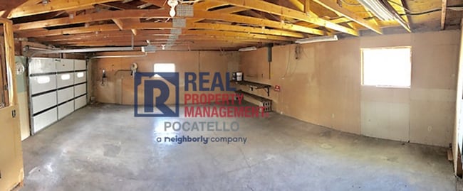Building Photo - Beautiful Large 2 Bedroom 2 Bathroom Home ...