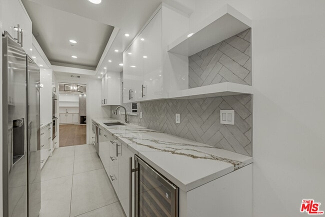 Building Photo - 342 N Palm Dr