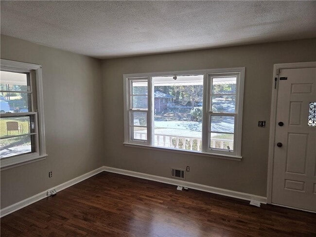 Building Photo - 948 Green Valley Rd SW