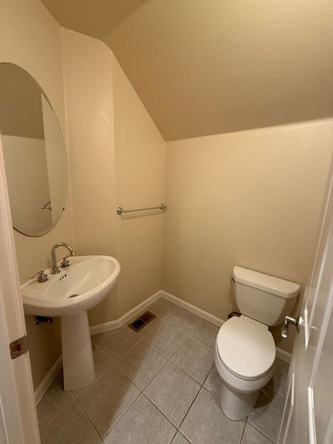 Building Photo - ** Move In Special, $1,000.00 Off First Month's Rent! ** Spacious 4 Bedroom Home for Rent in Desi...