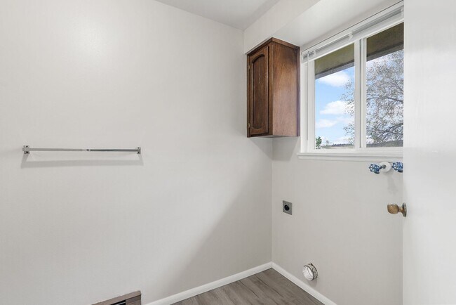 Building Photo - 7506 E Sinto Ave