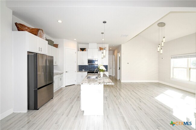 Building Photo - 114 High Point Cir