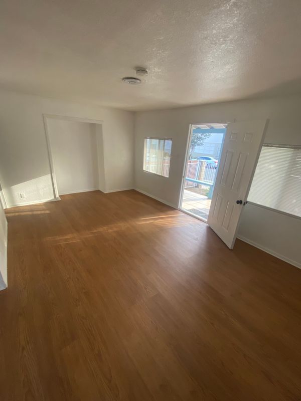 Building Photo - 7044 Pierce Ave