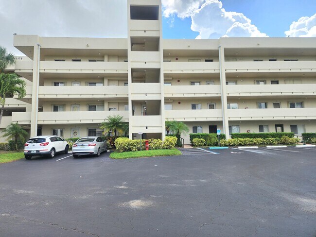 Building Photo - 3178 Via Poinciana