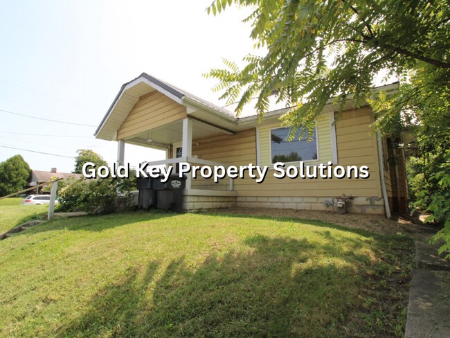 Building Photo - Spacious 2 BR 1 BA House with Dining Room ...