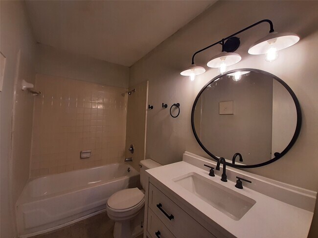 Building Photo - 9700 Leawood Blvd