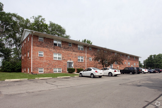 Primary Photo - Steeplechase Apartments