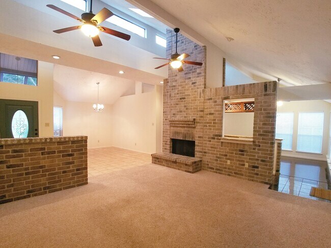 Building Photo - 2111 Echo Ridge