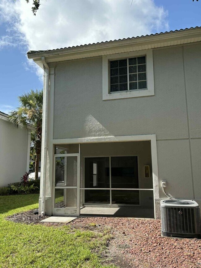 Building Photo - **Coming Soon** 2/2.5 Townhomes for Rent in Fort Myers
