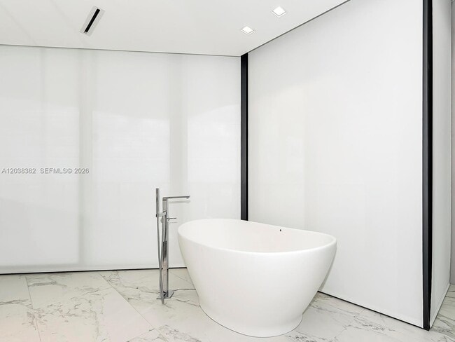 Building Photo - 1000 Biscayne Blvd