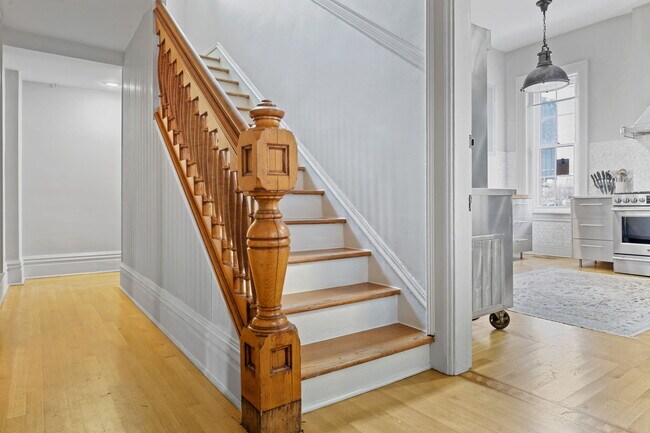 Building Photo - 550 E Town St