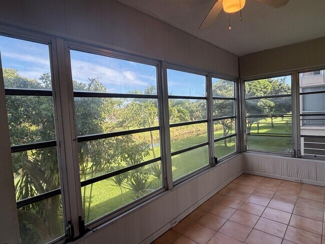 Building Photo - 725 Lori Dr