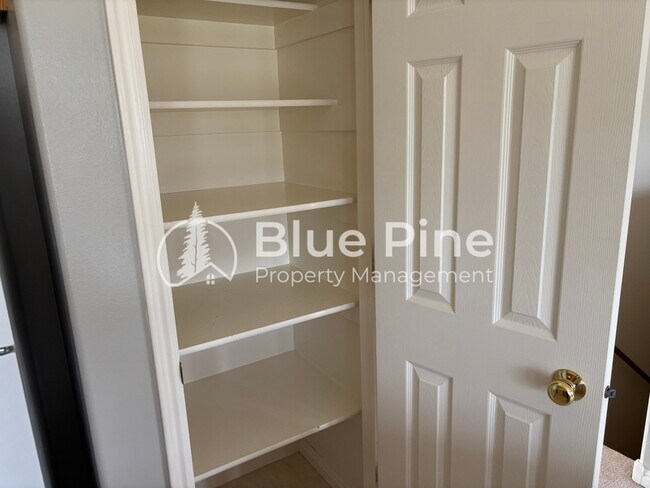 Building Photo - 3863 Ridgeview Cir