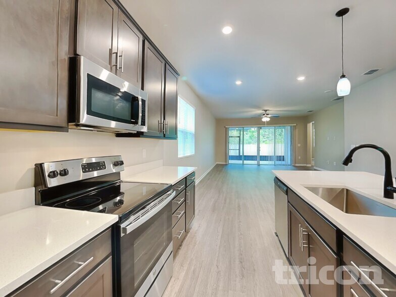 Building Photo - 5725 Arlington River Dr.