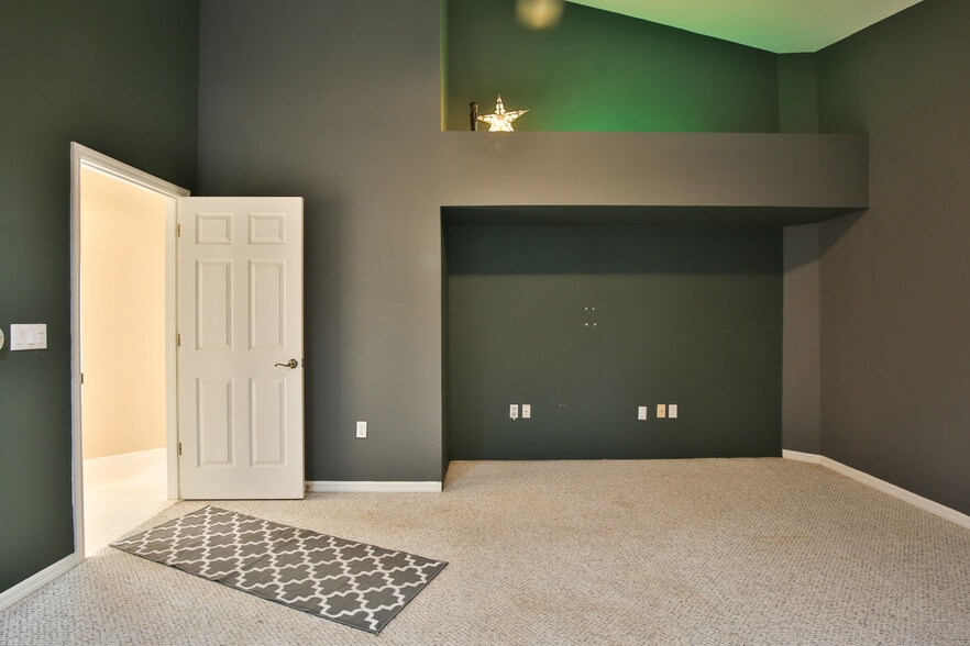 Office/Media Room (or could be bedrm 4) - 4700 Tivoli Ave