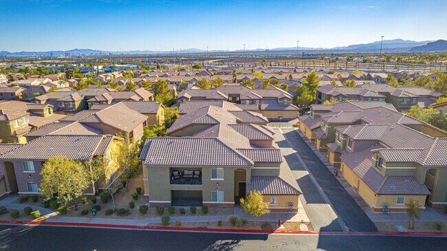 Building Photo - 6868 Sky Pointe Dr