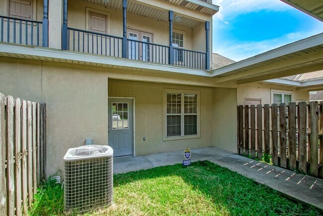 Building Photo - 10600 Lakes Blvd