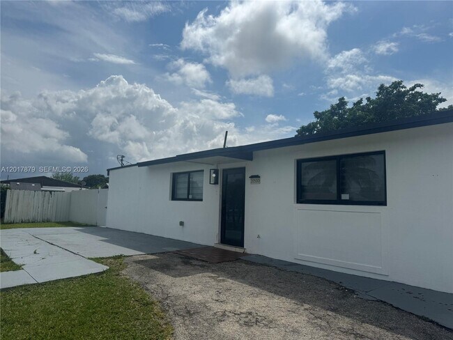 Building Photo - 20500 SW 114th Pl