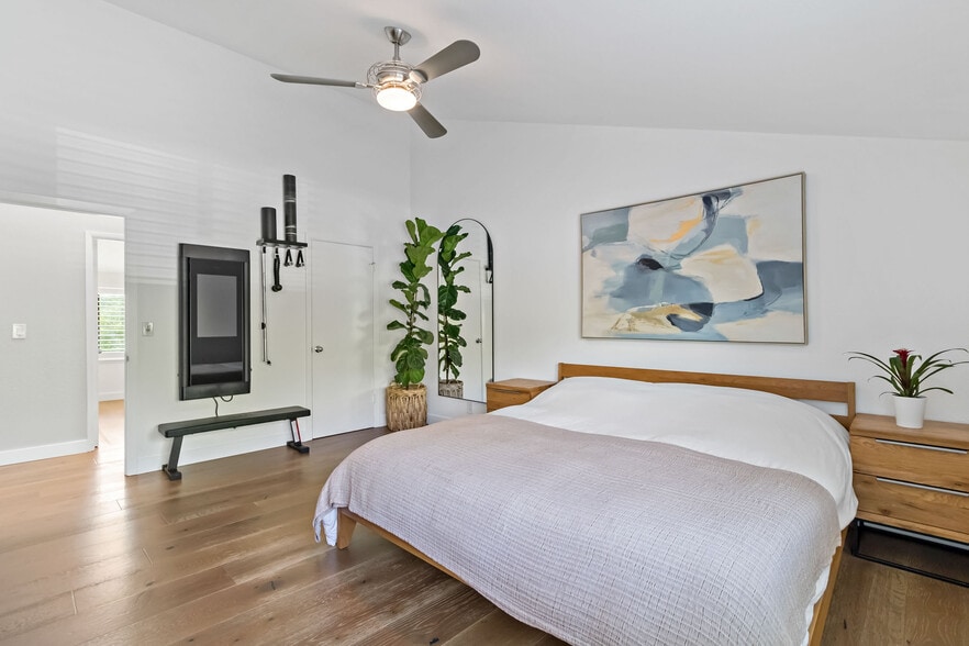 Master Bedroom - 435 Alberto Way