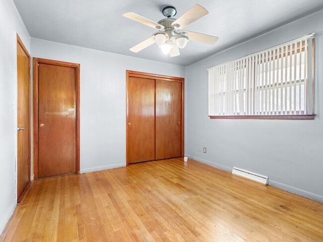 Building Photo - 2916 School St