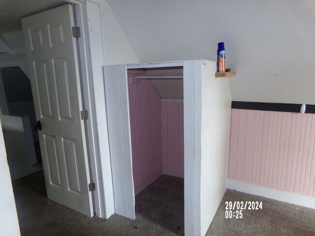 Building Photo - 4bd 1ba Home