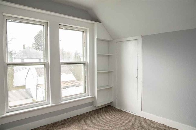 Building Photo - 108 N Main St