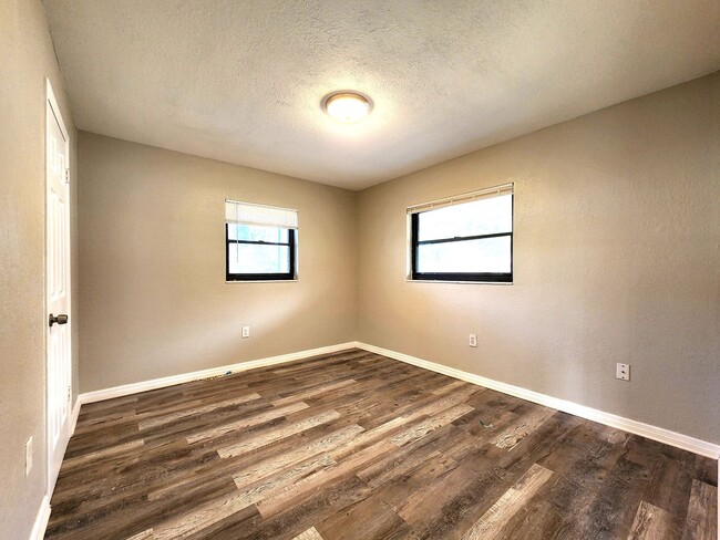 Building Photo - Fully Remodeled Home; New Flooring and Pai...