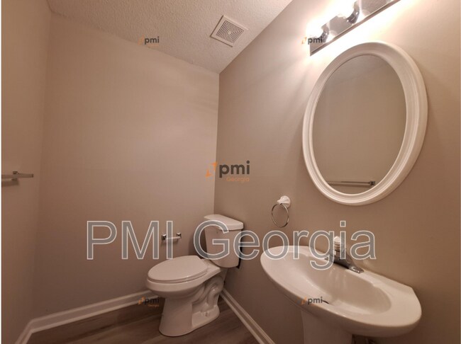 Building Photo - 8170 Autumn Green Dr
