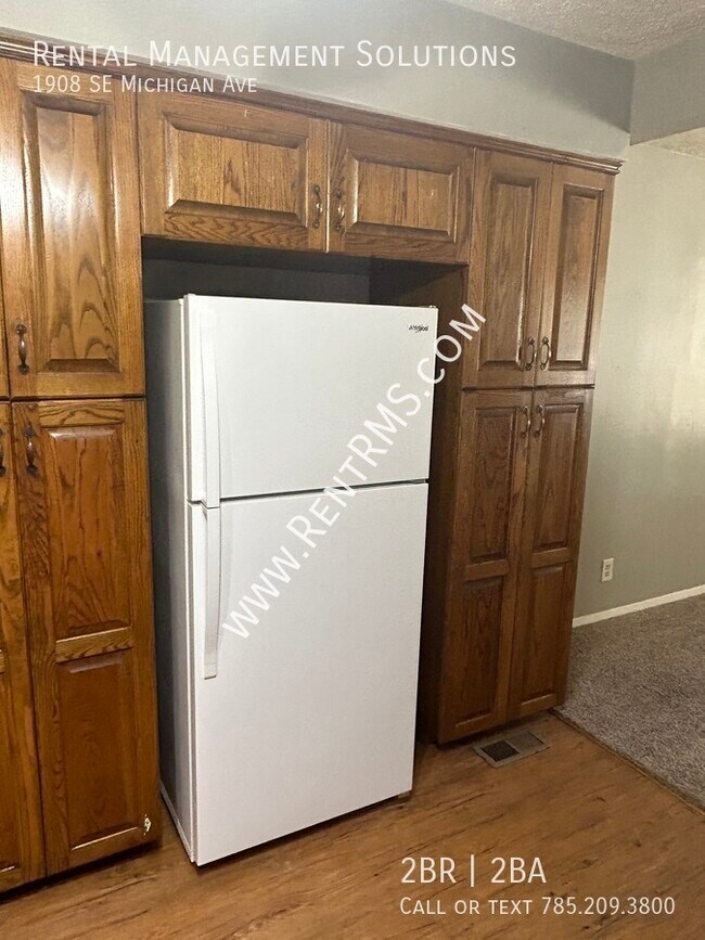 Building Photo - 1908 SE Michigan Ave