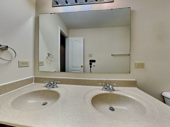 Building Photo - 915 Brookstone Dr