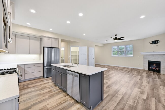 Building Photo - 2905 N 186th St